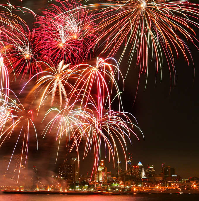 july-4th-fireworks-philadelphia-penns-landing2012-680uw