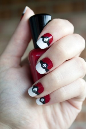 Pokeball Nail Art